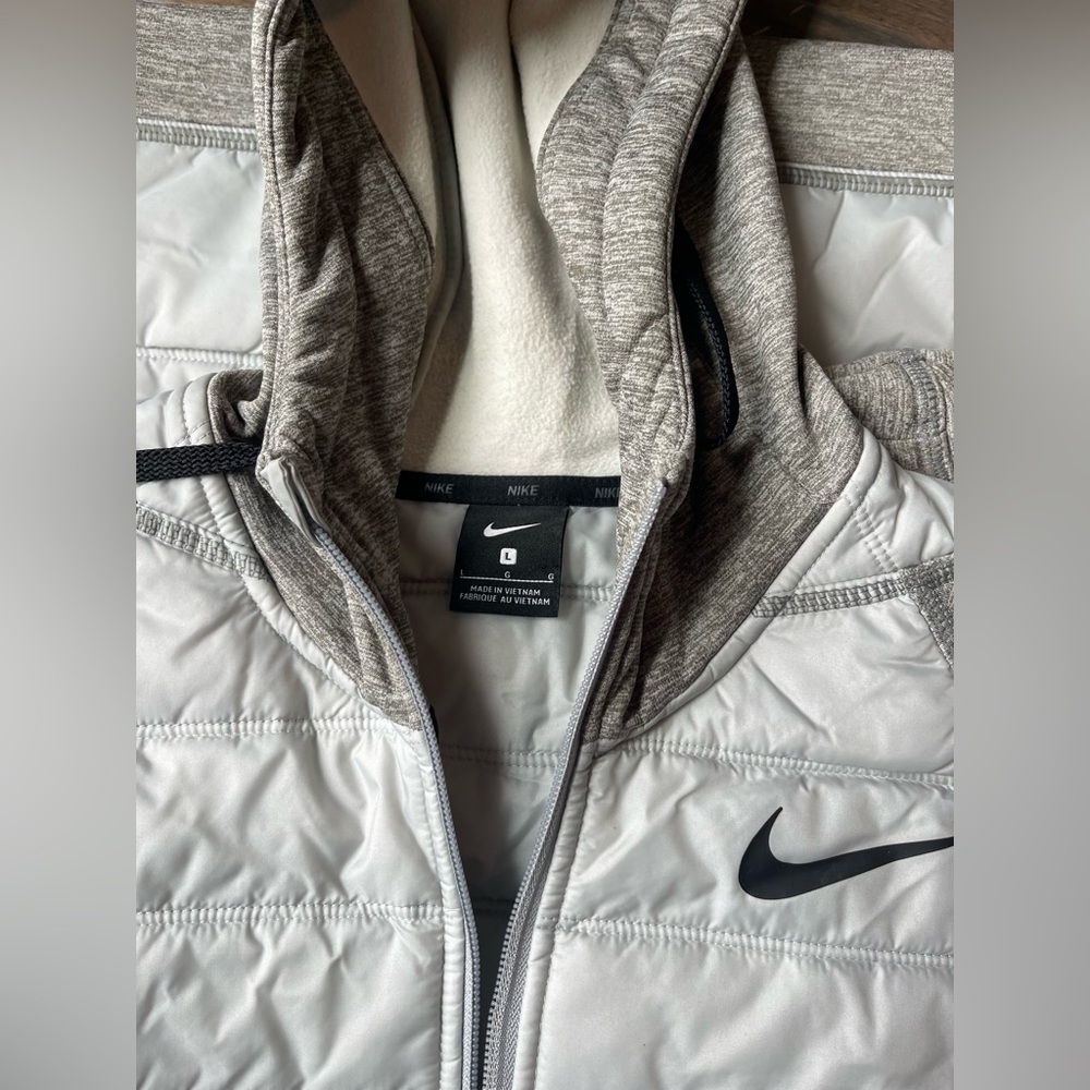 Men’s Grey Nike Puffer Jacket - Picture 2 of 2